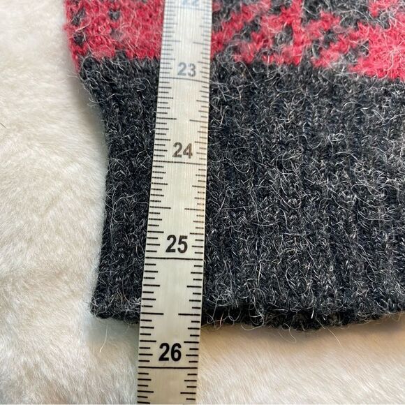 Castle Rock Crew Neck Long Sleeve Red Gray Plaid Sweater Size Medium - Picture 9 of 9